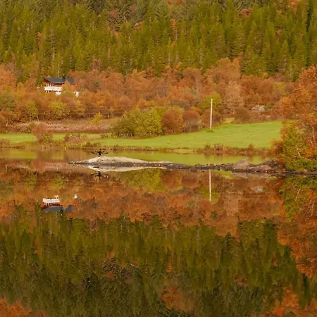 Arctic Photo Retreat Lofoten - Lakehouse Bjorkly Holiday home Vestvagoy