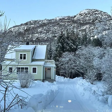Arctic Photo Retreat Lofoten - Lakehouse Bjorkly *