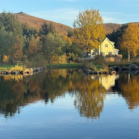 Feriehus Lakehouse Bjorkly - Arctic Photo Retreat Lofoten *