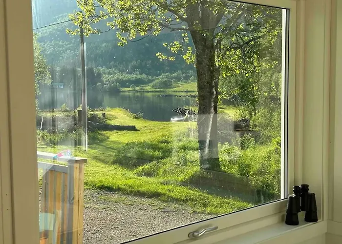 Arctic Photo Retreat Lofoten - Lakehouse Bjorkly Semesterbostad